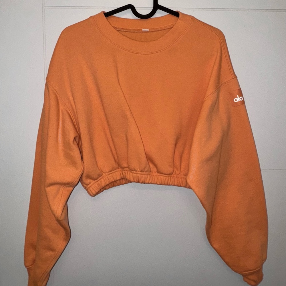 ALO Yoga Devotion Crew Neck Pullover in Cantaloupe